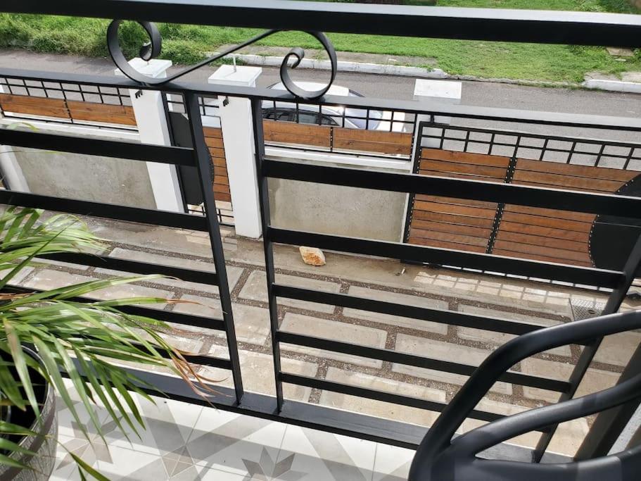 'The Solace' New Luxury Modern 1Bed 1Bath Apt. Portmore Exterior photo
